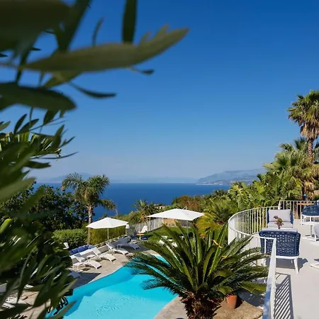 Capri Blue Luxury Le Tre Monelle בית הארחה 4*