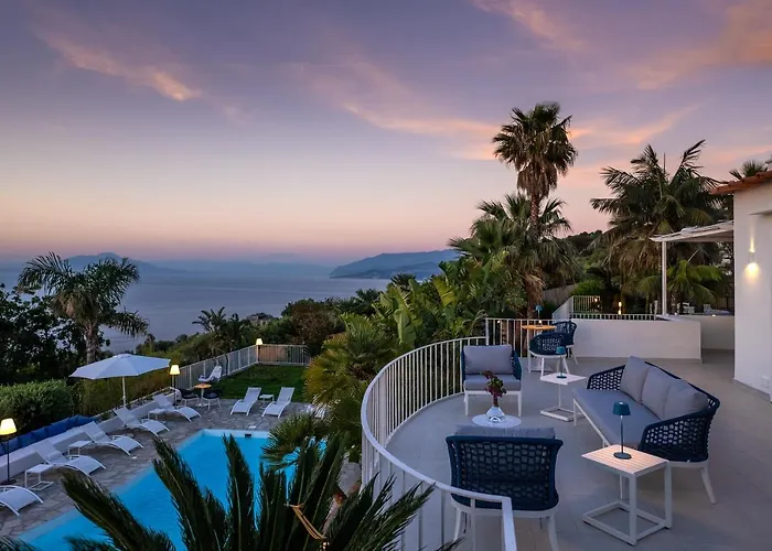 Capri Blue Luxury Le Tre Monelle בית הארחה