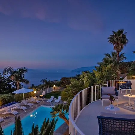 Capri Blue Luxury Le Tre Monelle アナカプリ