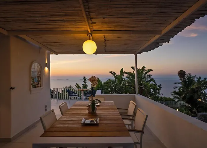 Πανσιόν Capri Blue Luxury Le Tre Monelle