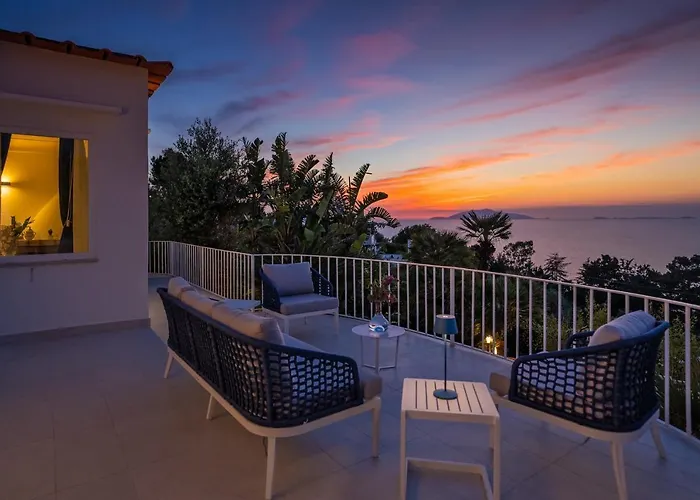 Πανσιόν Capri Blue Luxury Le Tre Monelle 4*