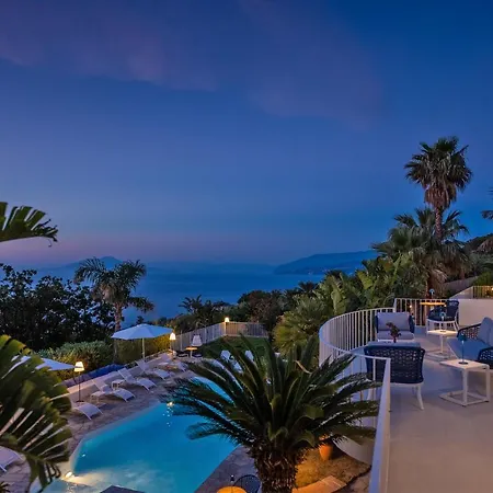Capri Blue Luxury Le Tre Monelle *